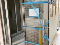 ラポールハイツ（那覇市） エントランスドア取り替えの施工事例サムネイル